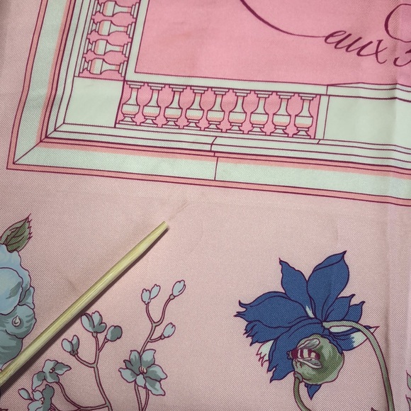 ✨Hermès “Quai Aux Fluers” silk scarf✨ - Picture 8 of 16